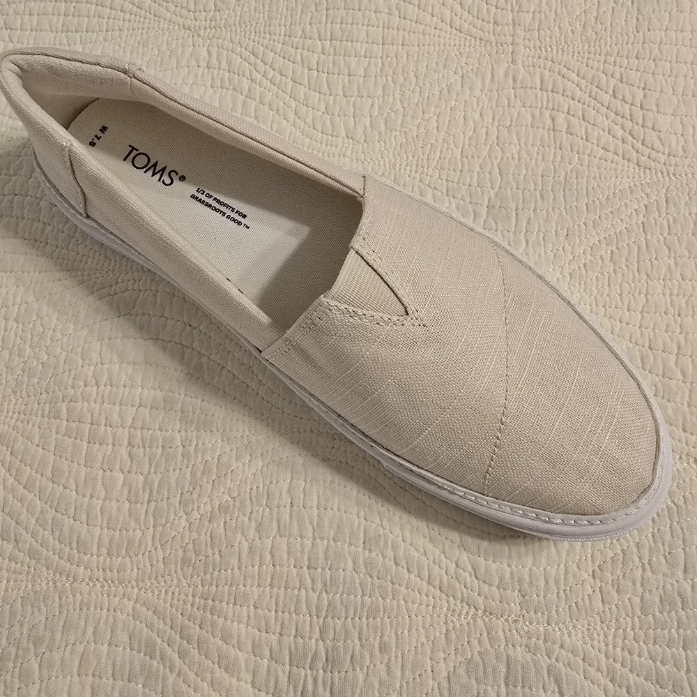 NIB TOMS Ladies Parker Textured Linen Cream Slip-On Shoes